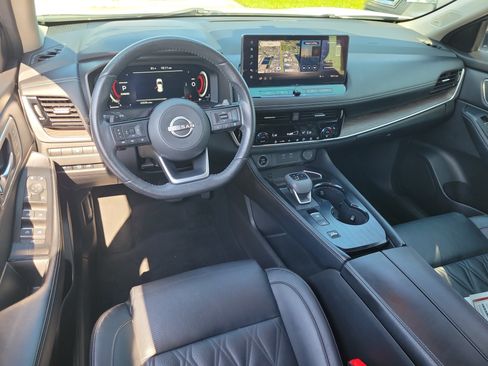 Certified 2024 Nissan Rogue Platinum FWD image 17
