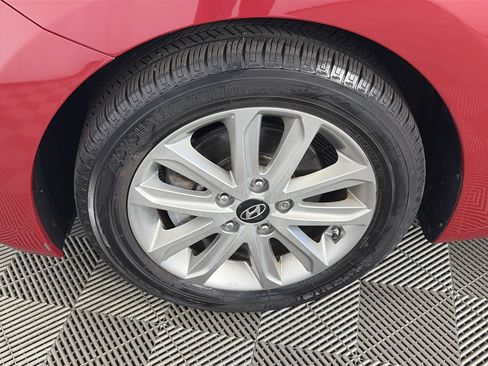Used 2015 Hyundai Elantra SE w/ Option Group 03 FWD image 13