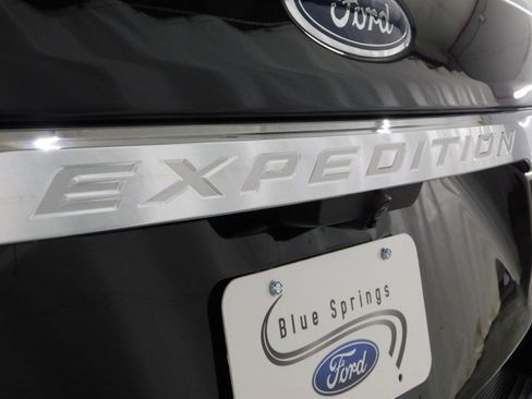Used 2021 Ford Expedition Max Limited image 6