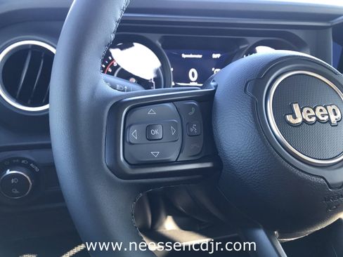 New 2025 Jeep Gladiator Sport image 28