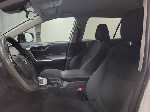 Used 2021 Toyota RAV4 LE image 12