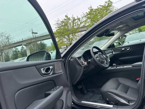 Used 2026 Volvo V60 B5 Cross Country Plus w/ Climate Package image 20