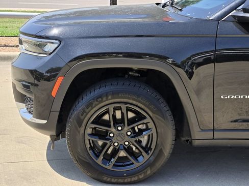 Used 2023 Jeep Grand Cherokee L Laredo RWD image 6