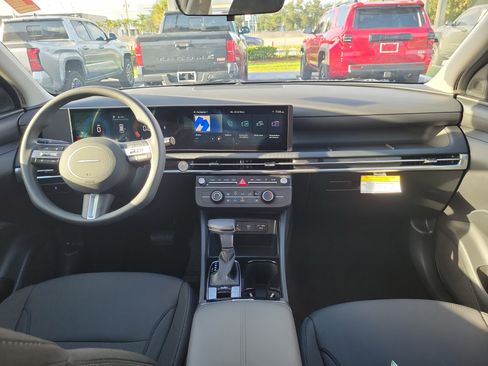 Used 2026 Hyundai Tucson SE FWD image 16