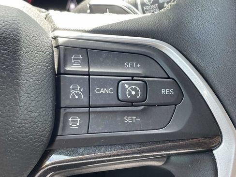 Used 2023 Jeep Grand Cherokee Altitude AWD/4WD image 31