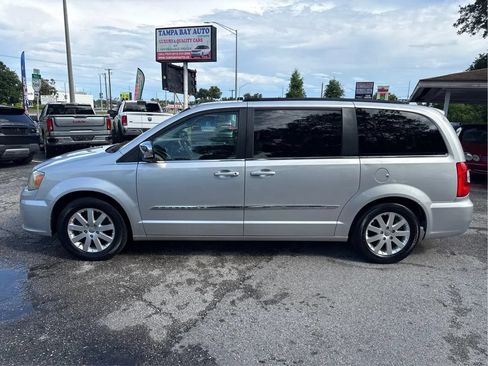 Used 2012 Chrysler Town & Country Touring-L w/ Entertainment Group #2 FWD image 8