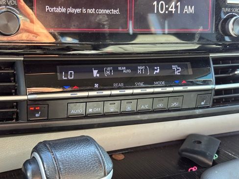 Used 2022 Toyota Sienna XLE image 11