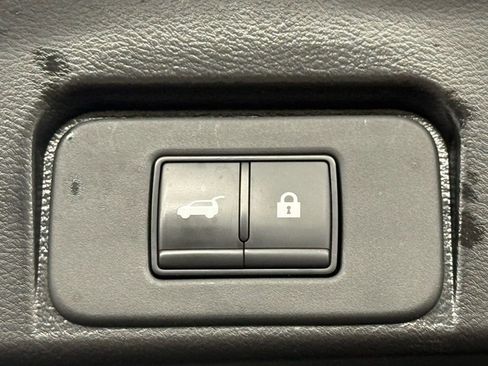 Used 2023 Nissan Rogue SL w/ SL Premium Package image 12