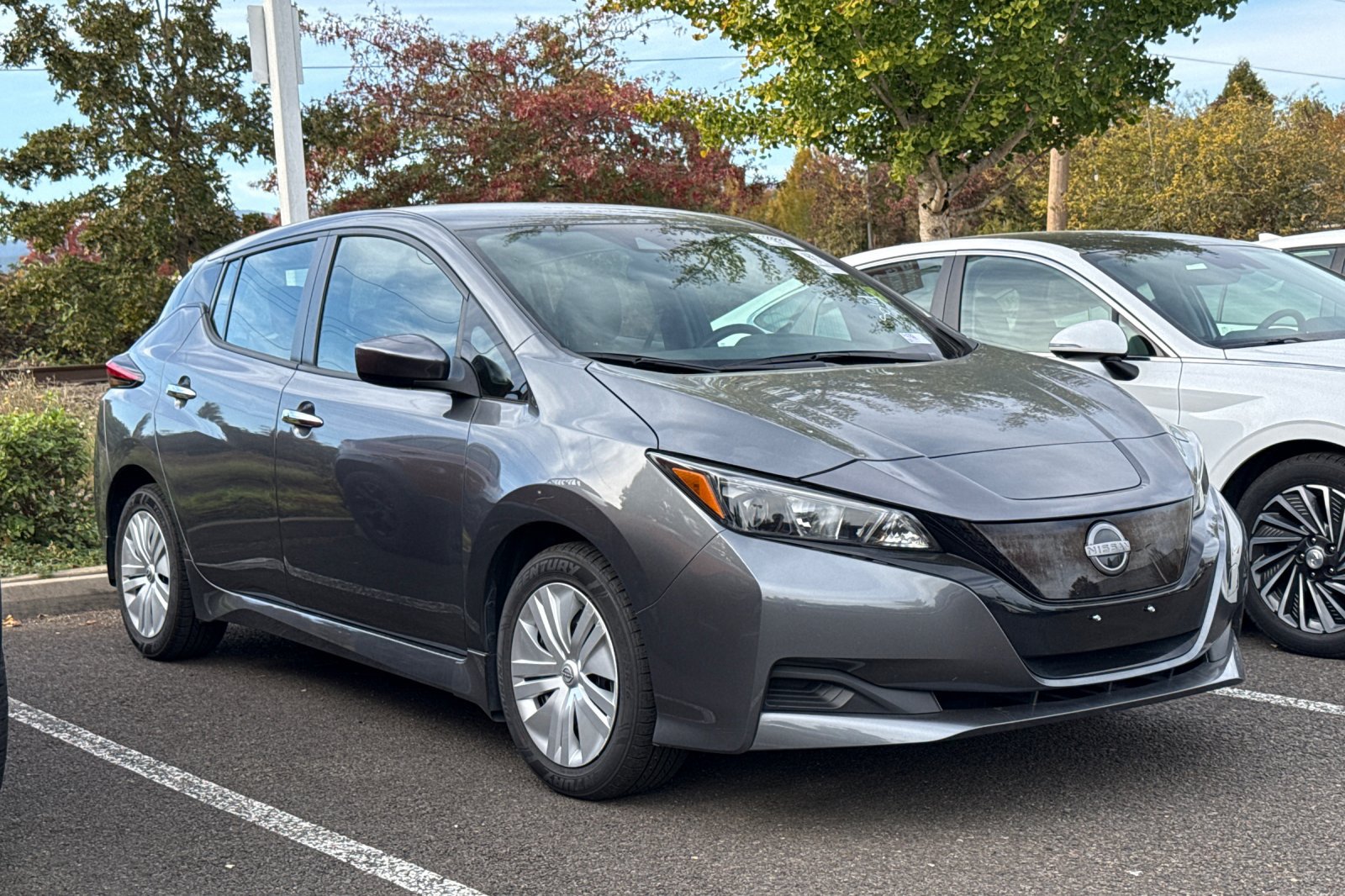 Used 2025 Nissan Leaf S FWD image 2