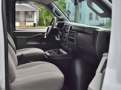 Used 2019 GMC Savana 2500 image 29