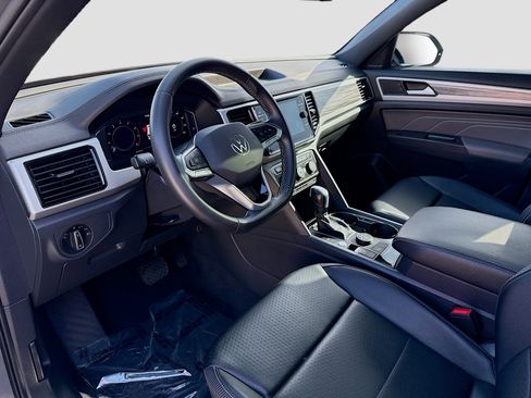 Used 2022 Volkswagen Atlas Cross Sport SE image 9