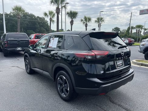 Used 2024 Nissan Rogue SV FWD image 8