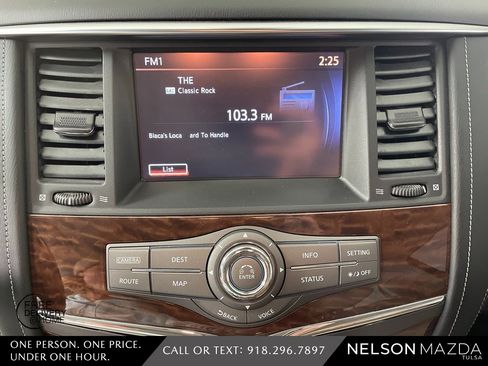 Used 2017 Nissan Armada Platinum w/ Interior Lighting Package image 27