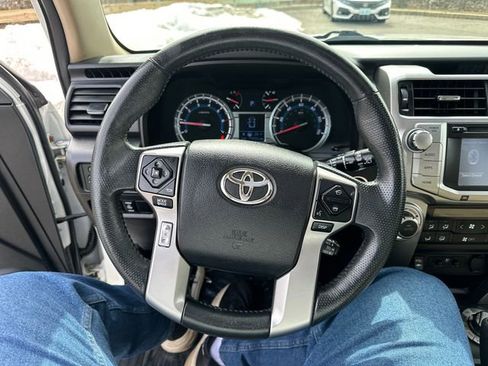 Used 2015 Toyota 4Runner Limited image 39