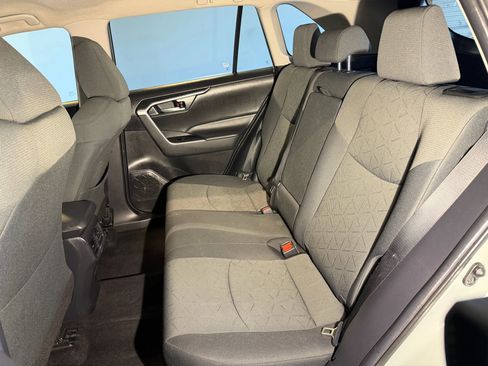 Used 2021 Toyota RAV4 XLE AWD/4WD image 21