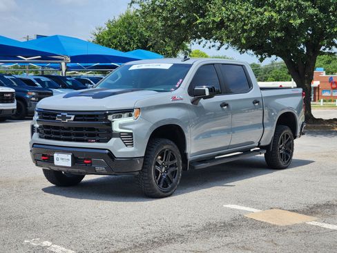 Used 2024 Chevrolet Silverado 1500 LT Trail Boss w/ LT Trail Boss Premium Package AWD/4WD image 2