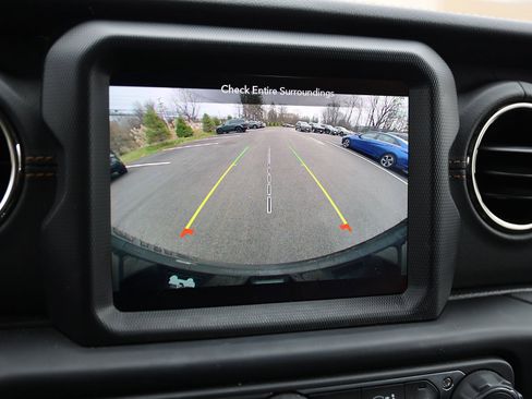 Used 2021 Jeep Wrangler Unlimited Sahara image 26