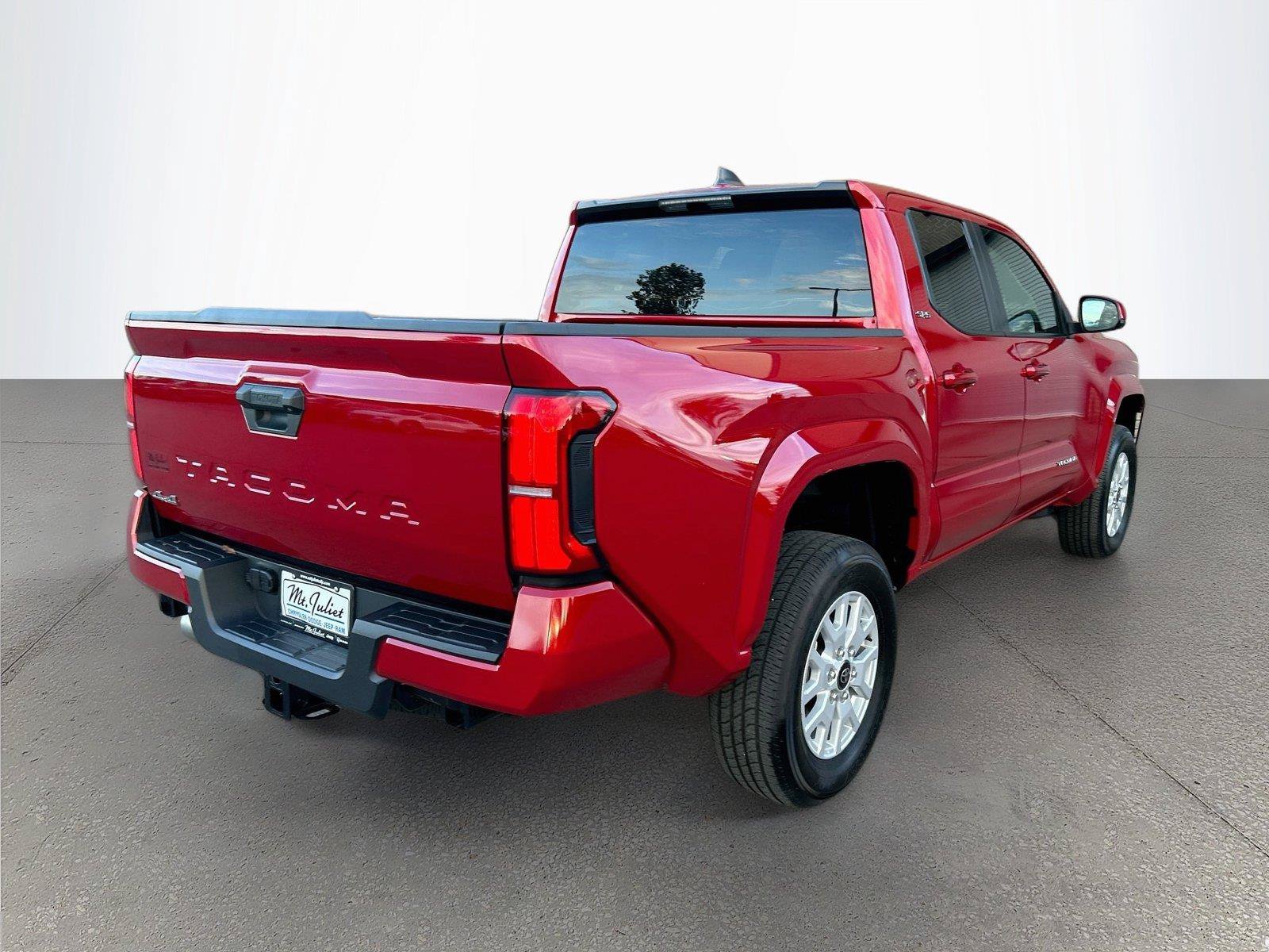 Used 2025 Toyota Tacoma SR5 AWD/4WD image 4