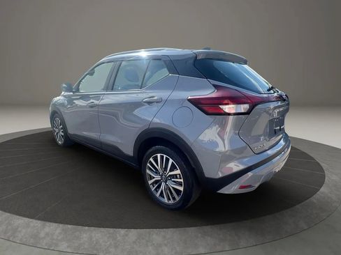 Used 2022 Nissan Kicks SV image 7