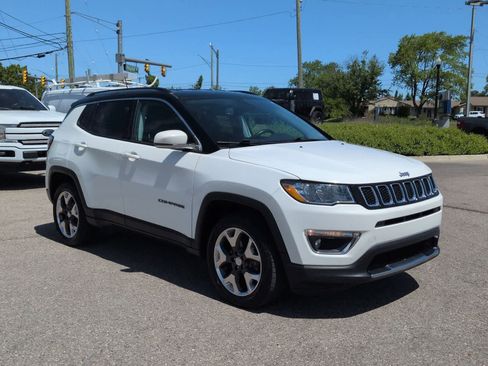 Used 2019 Jeep Compass Limited AWD/4WD image 2