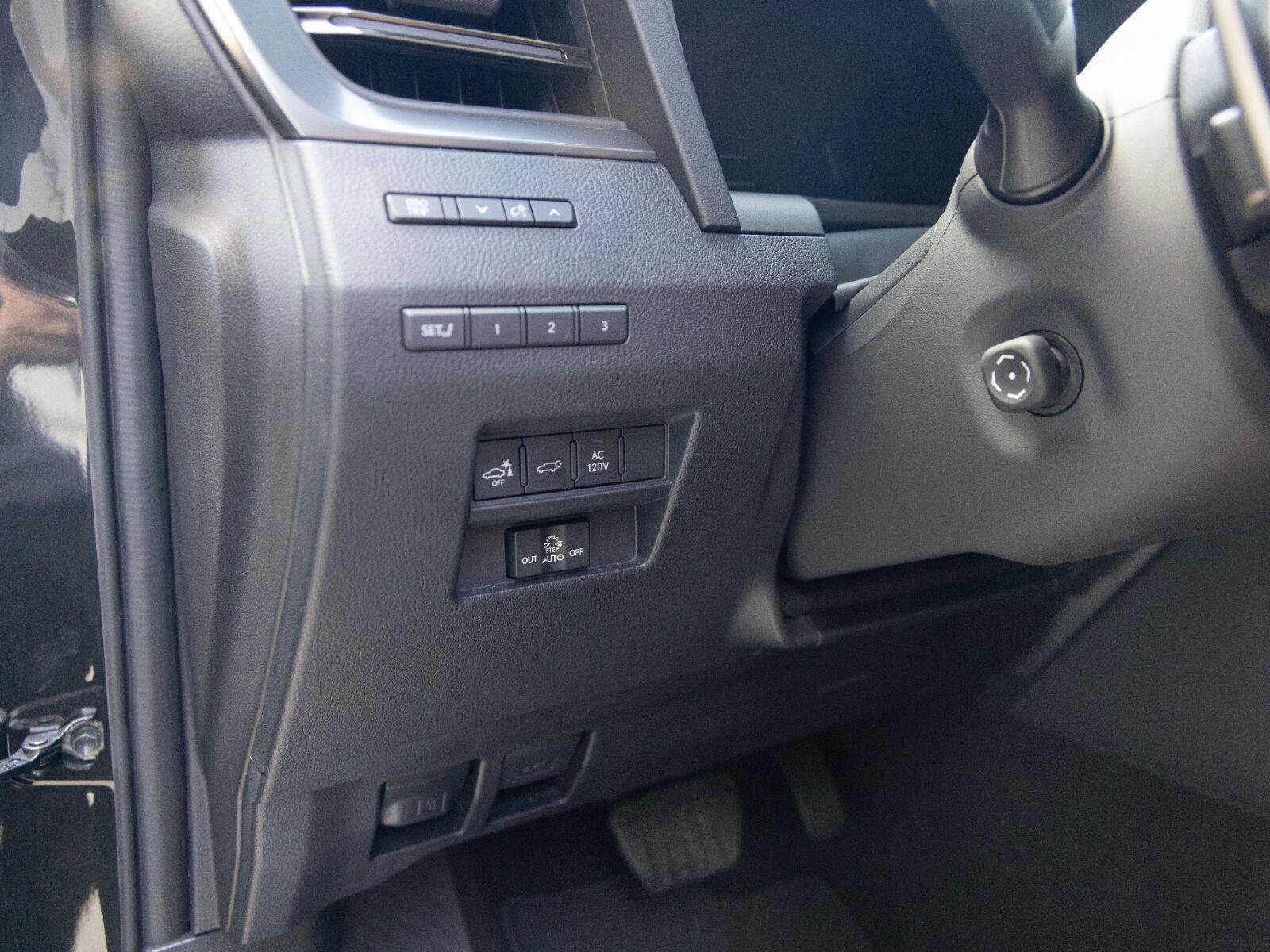 Used 2025 Lexus GX 550 w/ Accessory Package (2T) AWD/4WD image 24