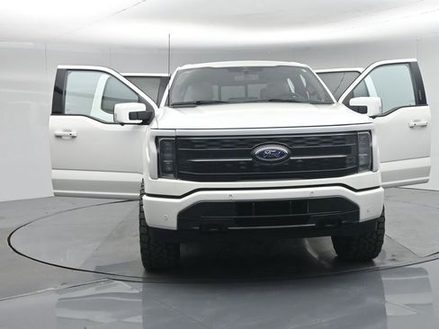 Used 2023 Ford F150 Lightning Platinum image 36