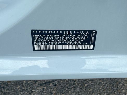 Used 2025 Volkswagen Jetta SE FWD image 36