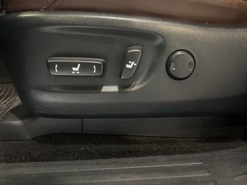 Used 2020 Toyota 4Runner Limited image 11