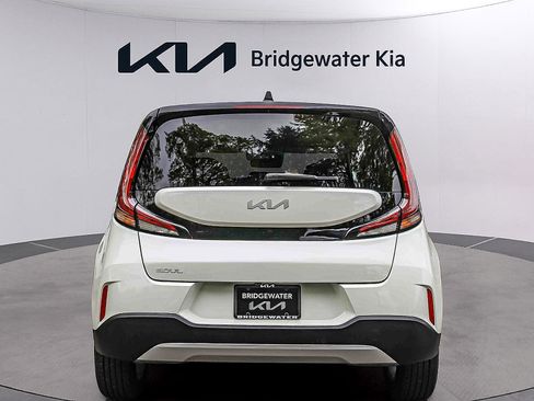 Certified 2025 Kia Soul LX w/ LX Technology Package FWD image 3