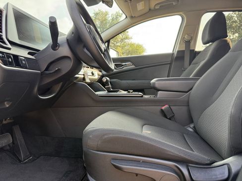 Used 2025 Kia Sportage LX FWD image 27