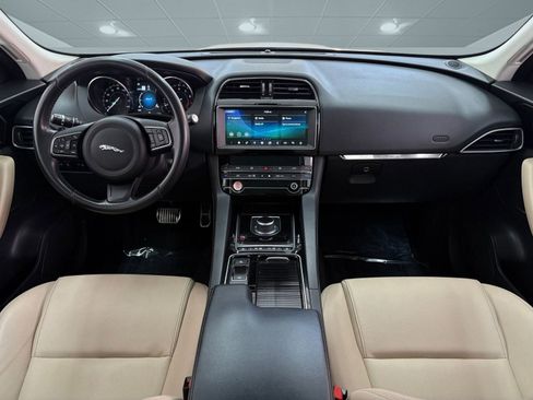 Used 2019 Jaguar F-PACE Premium image 13