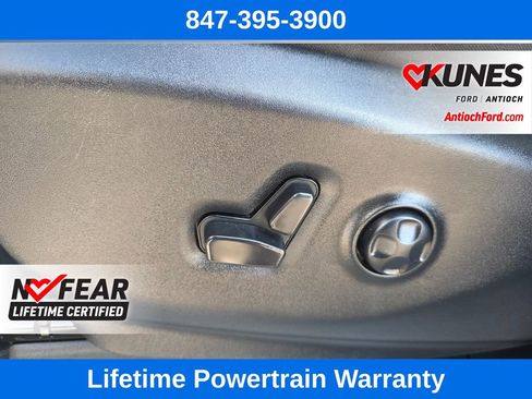 Used 2022 Chrysler Voyager LX image 15