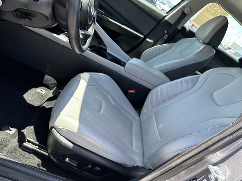 Certified 2024 Hyundai Elantra Limited FWD image 11