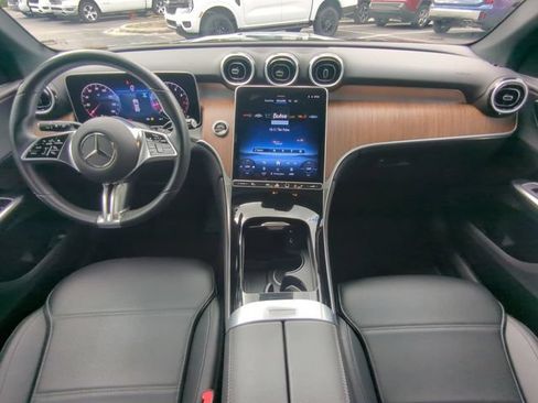 Used 2025 Mercedes-Benz GLC 300 image 17