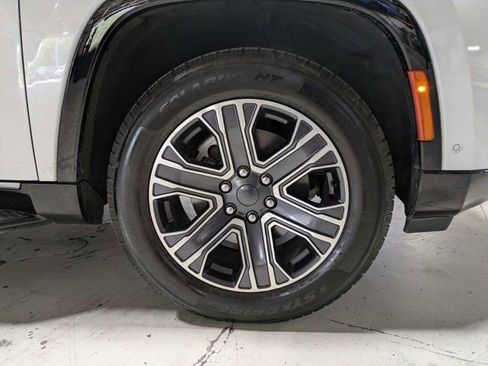 Used 2024 Jeep Wagoneer Series II AWD/4WD image 10
