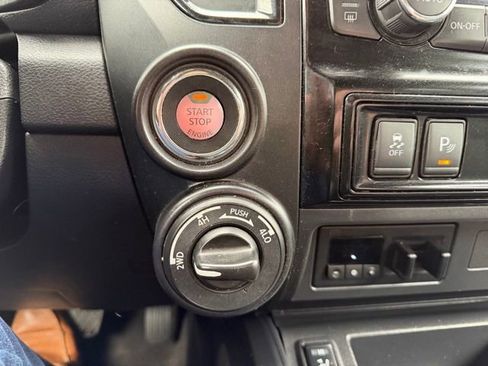 Used 2020 Nissan Titan PRO-4X w/ Pro-4x Convenience Package AWD/4WD image 27