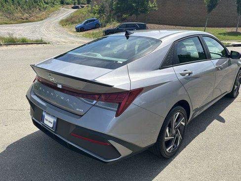 New 2025 Hyundai Elantra SEL image 5