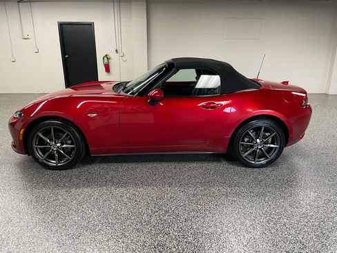 Used 2016 MAZDA MX-5 Miata Grand Touring RWD image 8