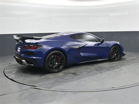Used 2025 Chevrolet Corvette Z06 w/ Stealth Interior Trim Package image 4
