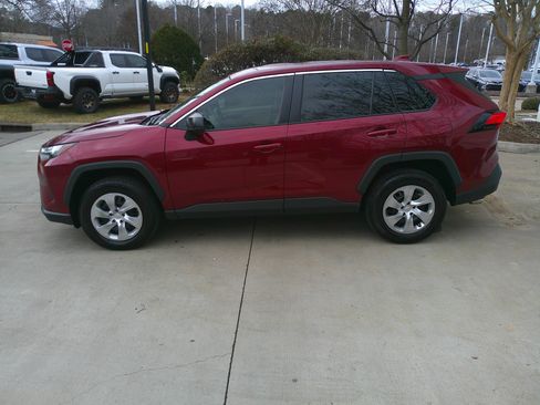 Used 2023 Toyota RAV4 LE image 8