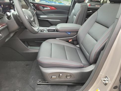 New 2026 Chevrolet Traverse Z71 w/ Enhanced Driving Package AWD/4WD image 11