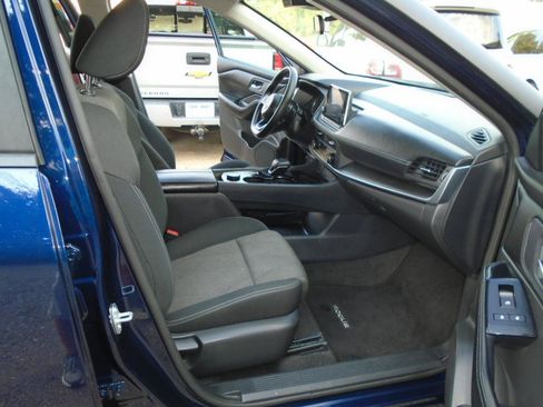 Used 2024 Nissan Rogue SV AWD/4WD image 10