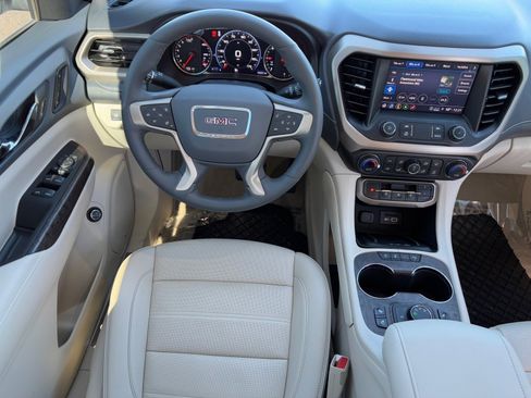 Used 2023 GMC Acadia Denali w/ Denali Technology Package image 13