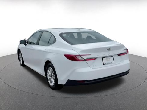 Used 2025 Toyota Camry LE image 11