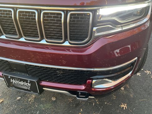 Used 2024 Jeep Wagoneer Series II w/ Premium Group I image 5