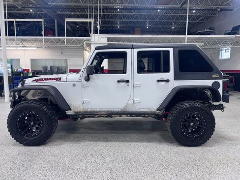 Used 2015 Jeep Wrangler Unlimited Rubicon w/ Connectivity Group AWD/4WD image 6
