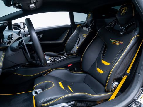 Used 2022 Lamborghini Huracan EVO RWD image 28