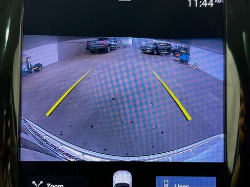 Used 2021 Volvo XC60 T5 Momentum w/ Protection Package Premier image 9