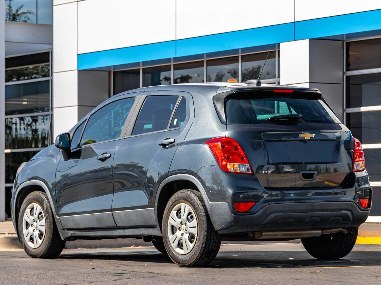 Used 2019 Chevrolet Trax LS FWD image 3