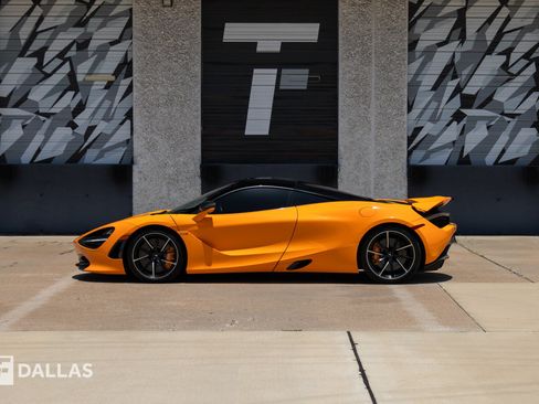 Used 2019 McLaren 720S RWD image 2